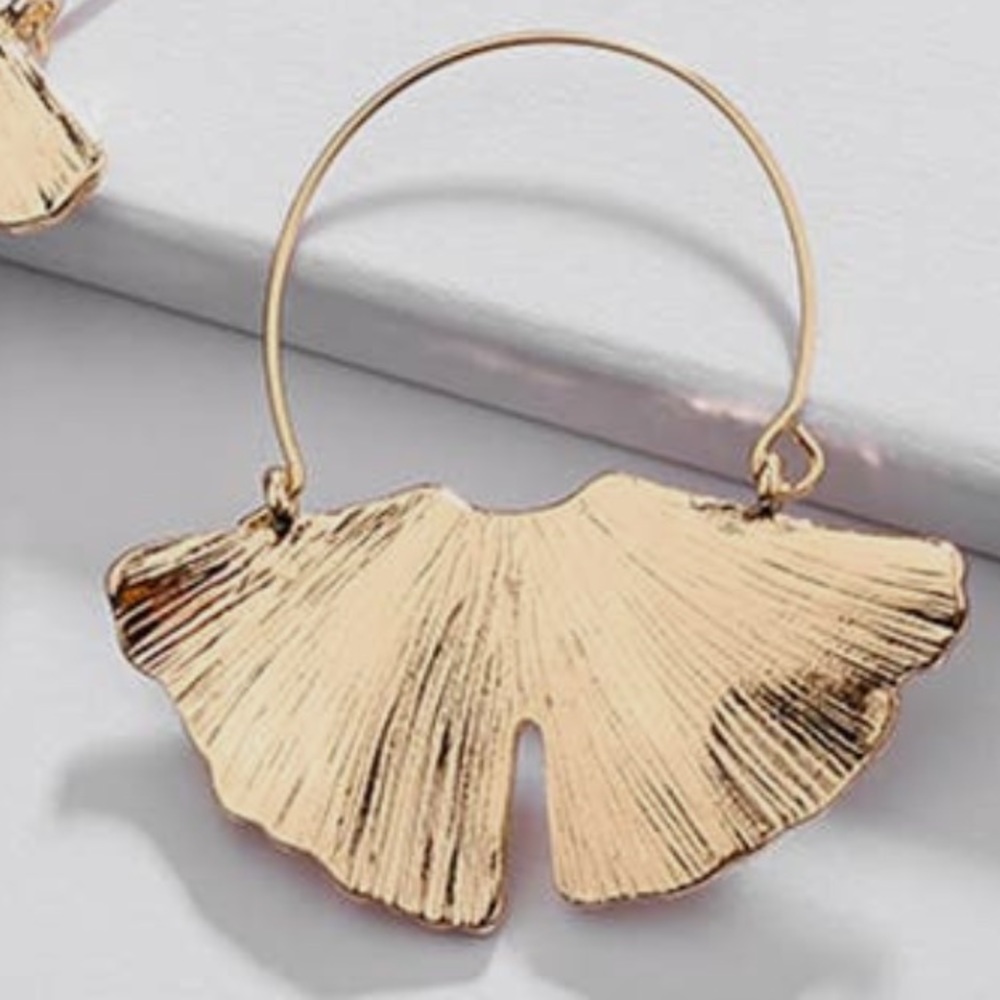 GOLD GINKGO LEAF EARRINGS 💖💖💖 - Picture 2 of 2